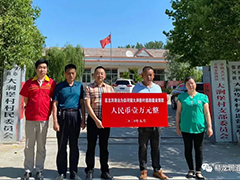 情系鄉(xiāng)里，易龍助力駐地村莊道路建設(shè)！
